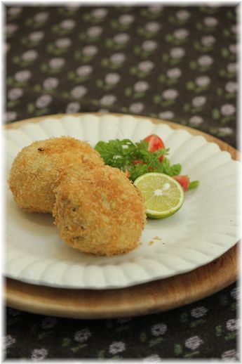 里芋としらすのコロッケ。 と 献立。