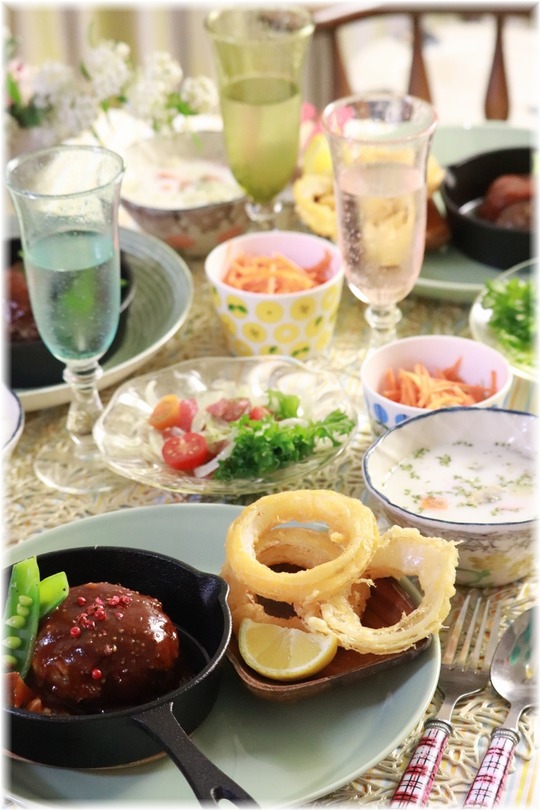  【レシピ】工程カット入でもう一度。中からとろとろチーズのハンバーグ。と　献立。と　カーテンいいにおい。