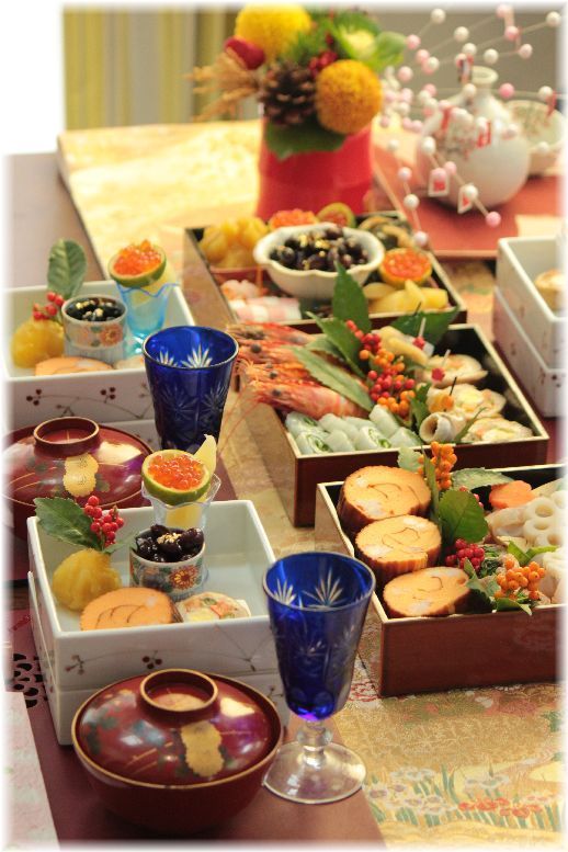 海老入り伊達巻。 と 銘々盛りおせち。