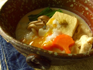 大豆家族の煮物・温玉のっけ。