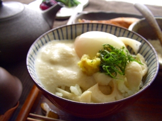 白味噌ごはんと絹あんかけ。