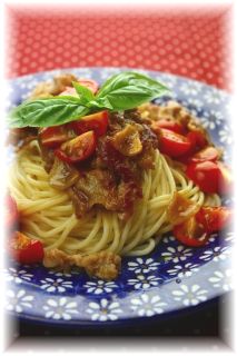 にんにく小間照り焼き・トマトパスタ。 と献立。