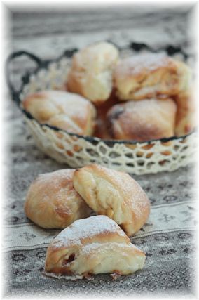 ホワイトチョコとキャラメルの三角パン。