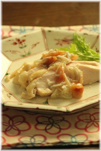 蒸し鶏の梅しらすソース。 と献立。
