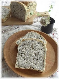 ゴマとお豆腐のパン。 そして週末。