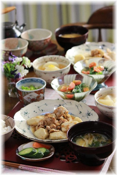 里芋と豚肉の甘辛生姜焼き。と 献立。