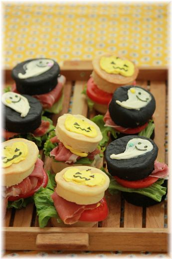 ハロウィン イングリッシュマフィン。 と ハロウィンテーブル。