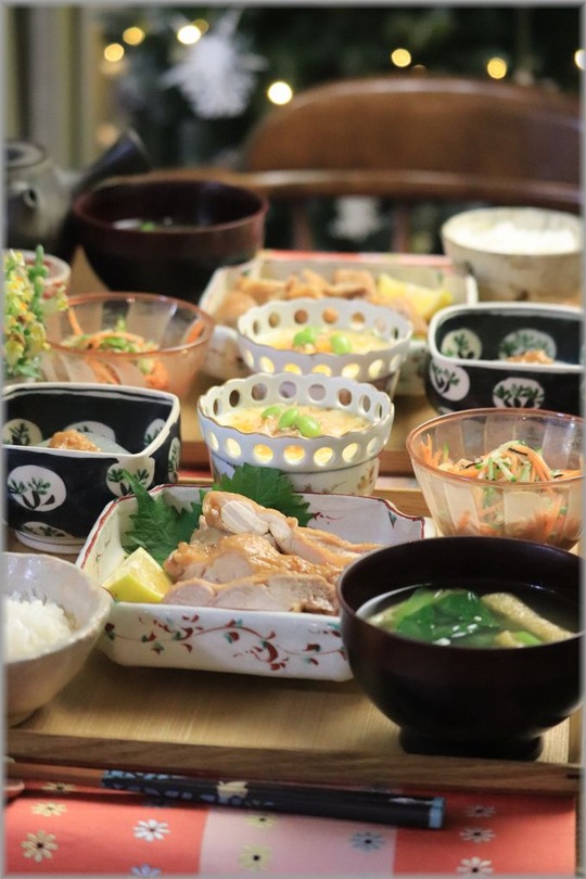 【レシピ・リンク】自分のお誕生日はレンチン鶏もも肉の照り焼き。と　献立。と　４つを3人で分けるケーキ。