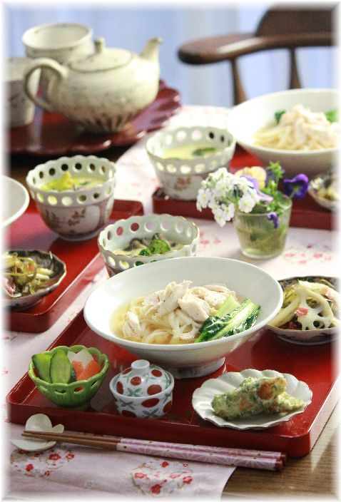 出し殻辛味。 と 鶏出汁うどんの お昼ごはん。