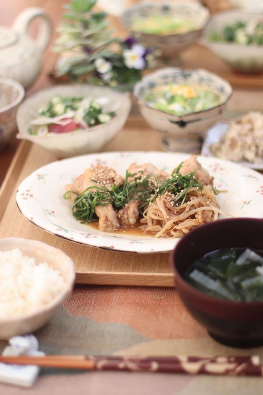 包丁要らず♪手羽元ともやしの甘辛蒸し。と　献立。と　いちごパフェ