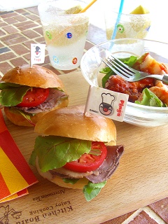 ローストビーフサンドイッチ。 と手抜きランチ。