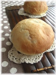 しっとり豆パン。