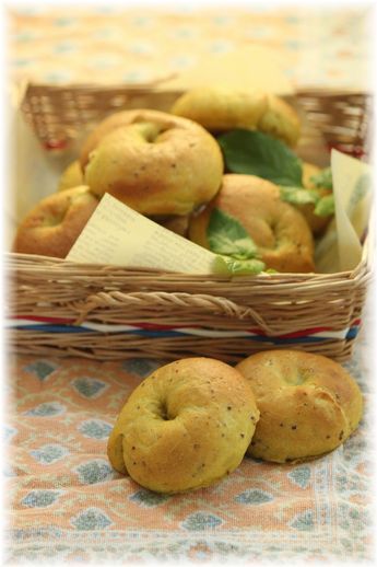 マスタードカレーの ミニベーグル。