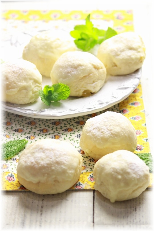 レモンとホワイトチョコの白パン。