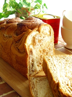 メイプルと紅茶のパン。