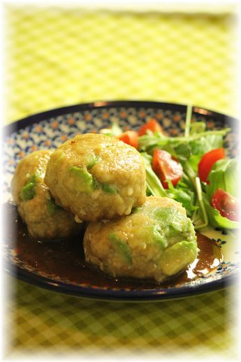 アボカドカレーのチキンバーグ。 と 献立。