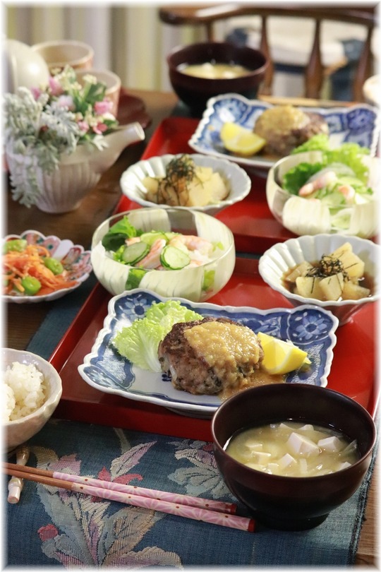 【レシピ】茄子味噌ハンバーグ。と　献立と、ハンバーグ小さいのと大きいのとどっちがおいしいか。