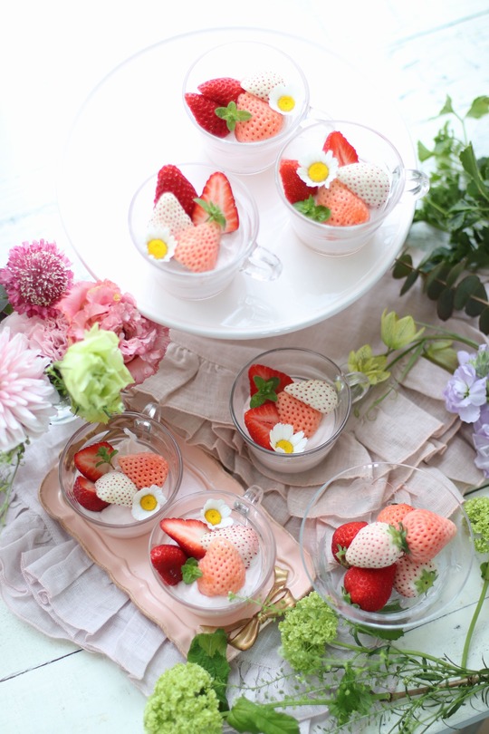 材料３つ！レンチン2分のいちごのレアチーズ。と都会の日曜日。