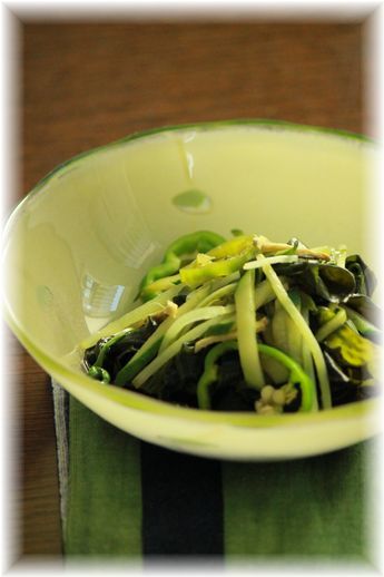 ワカメと緑野菜の生姜炒め。 と献立。