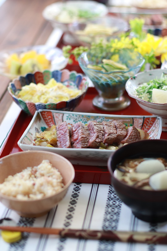 【レシピ】おおいたクッキングアンバサダー　食べるねぎ味噌ソースのステーキ。と　献立。　と　ねえさんと先輩方
