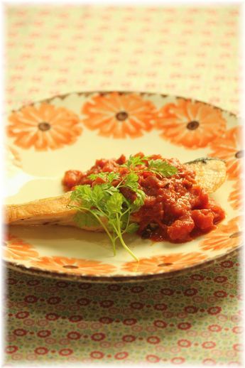 鮭のトマト味噌ソースソテー。 と献立。