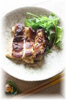 カリカリカレー衣のチキンソテー。 と献立。