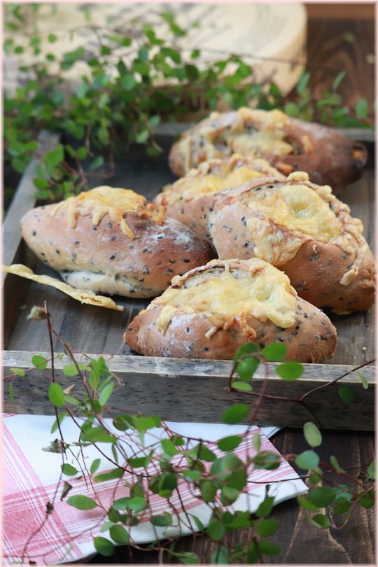  【レシピ】ベーコンとチーズの香ばしパン。と　変じゃない？？？