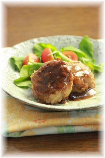 新玉ねぎおかかハンバーグ。 と献立。