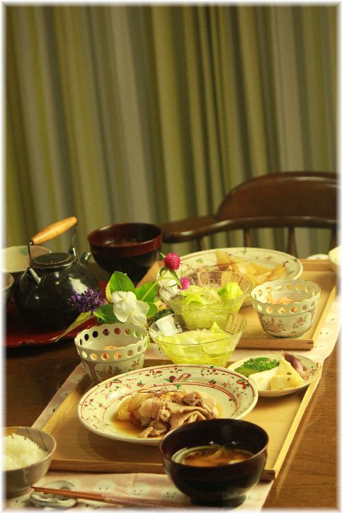 豚肉と玉ねぎの煮物。 と 献立。