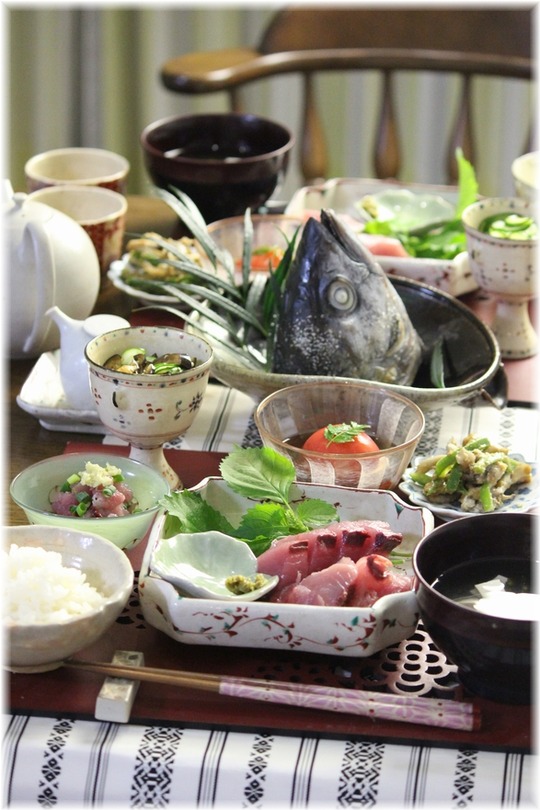 【献立】ちょっと怖い画像があります・・・。めじまぐろ　いっぱい！　献立。と、お父さんの釣果。