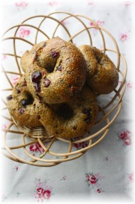 紅茶とクランベリーの全粒粉ベーグル。