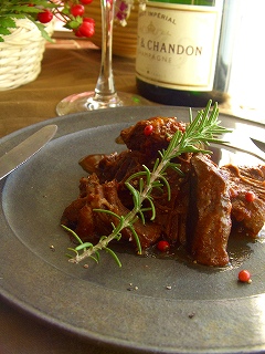 牛すね肉の赤ワイン煮。クリスマスへ練習♪
