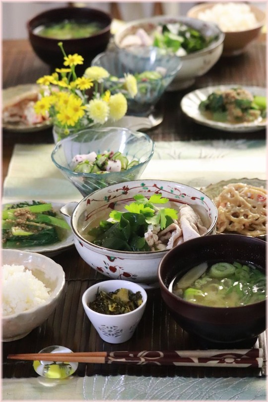 【レシピ・リンク】新玉ねぎと豚肉とわかめの煮物。と　献立。