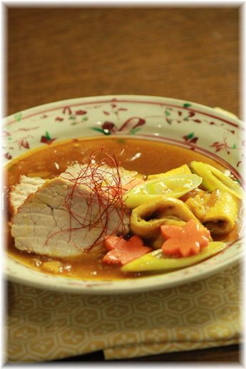 お蕎麦屋さん風カレーの煮豚。 と献立。