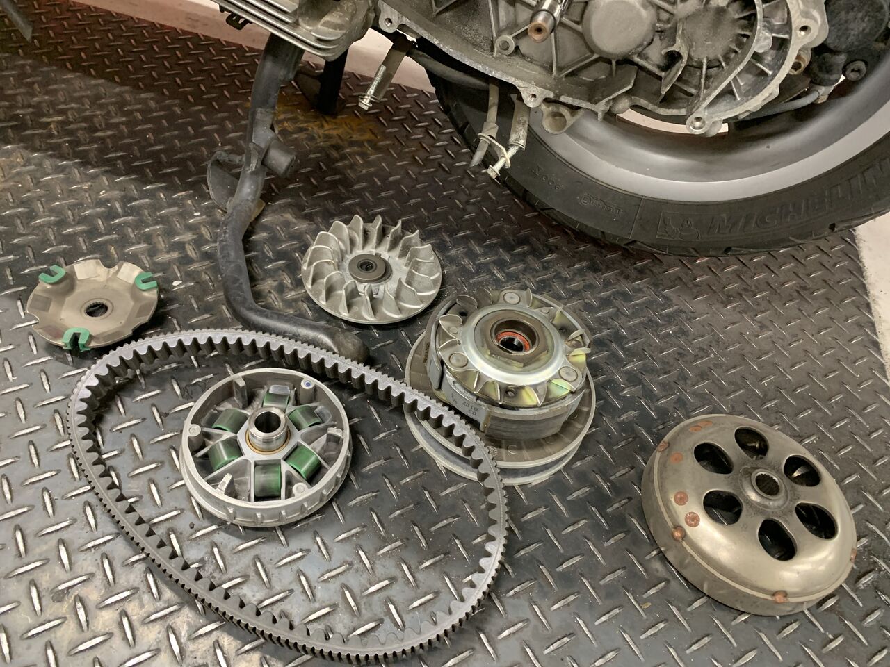 べスパ―GTS250ie 純正メータ－距離24541km mcmaniac_vemv91404bj