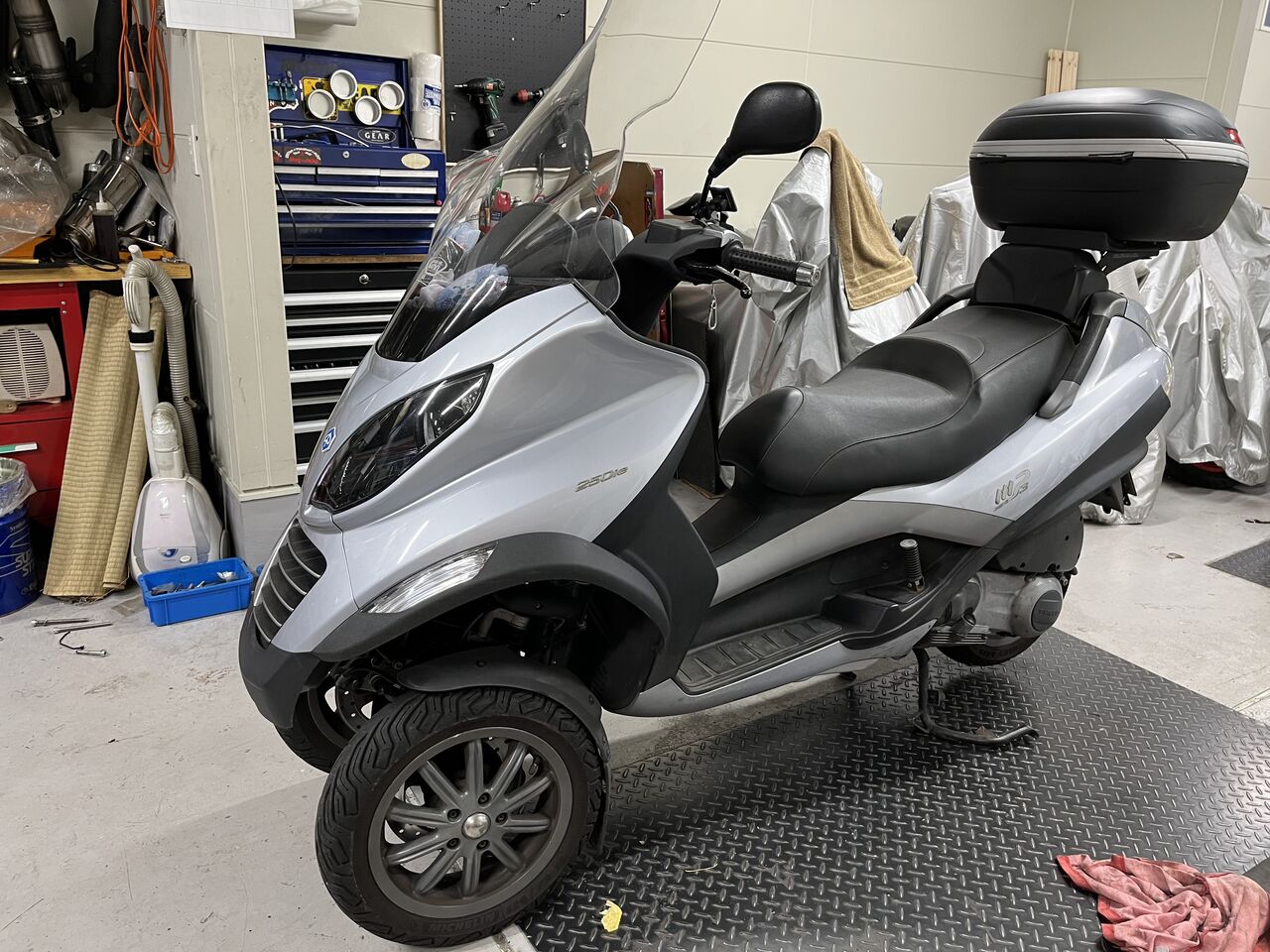 ピアジオ Mp3 250 駆動系メンテナンス ドライブベルト交換 カスタムバイクショップyon Sign ピアジオ Mp3 250 駆動系メンテナンス ドライブベルト交換 カスタムバイクショップyon Sign