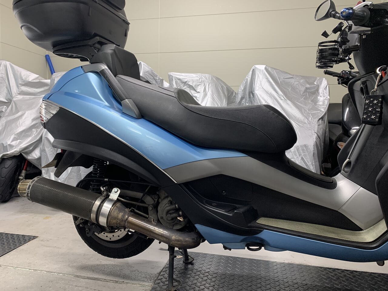 ピアジオ mp3 マフラー交換 アクラポビッチ風 カスタムバイクショップyon Sign ピアジオ mp3 マフラー交換 アクラポビッチ風 カスタムバイクショップyon Sign
