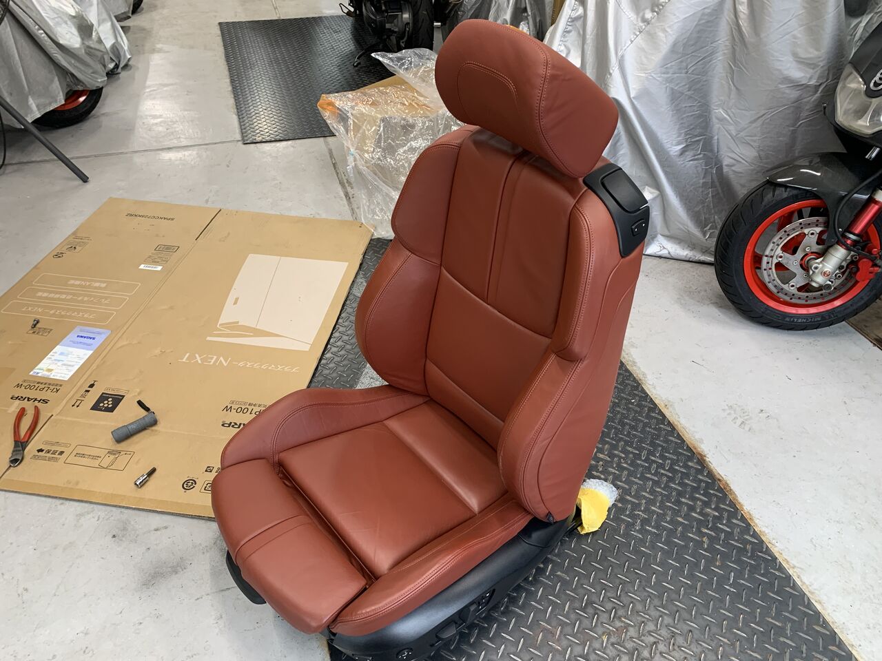 Bmw E90 シートの交換 Mシリーズ革シート 入れ替え カスタムバイクショップyon Sign Bmw E90 シートの交換 Mシリーズ革シート 入れ替え カスタムバイクショップyon Sign