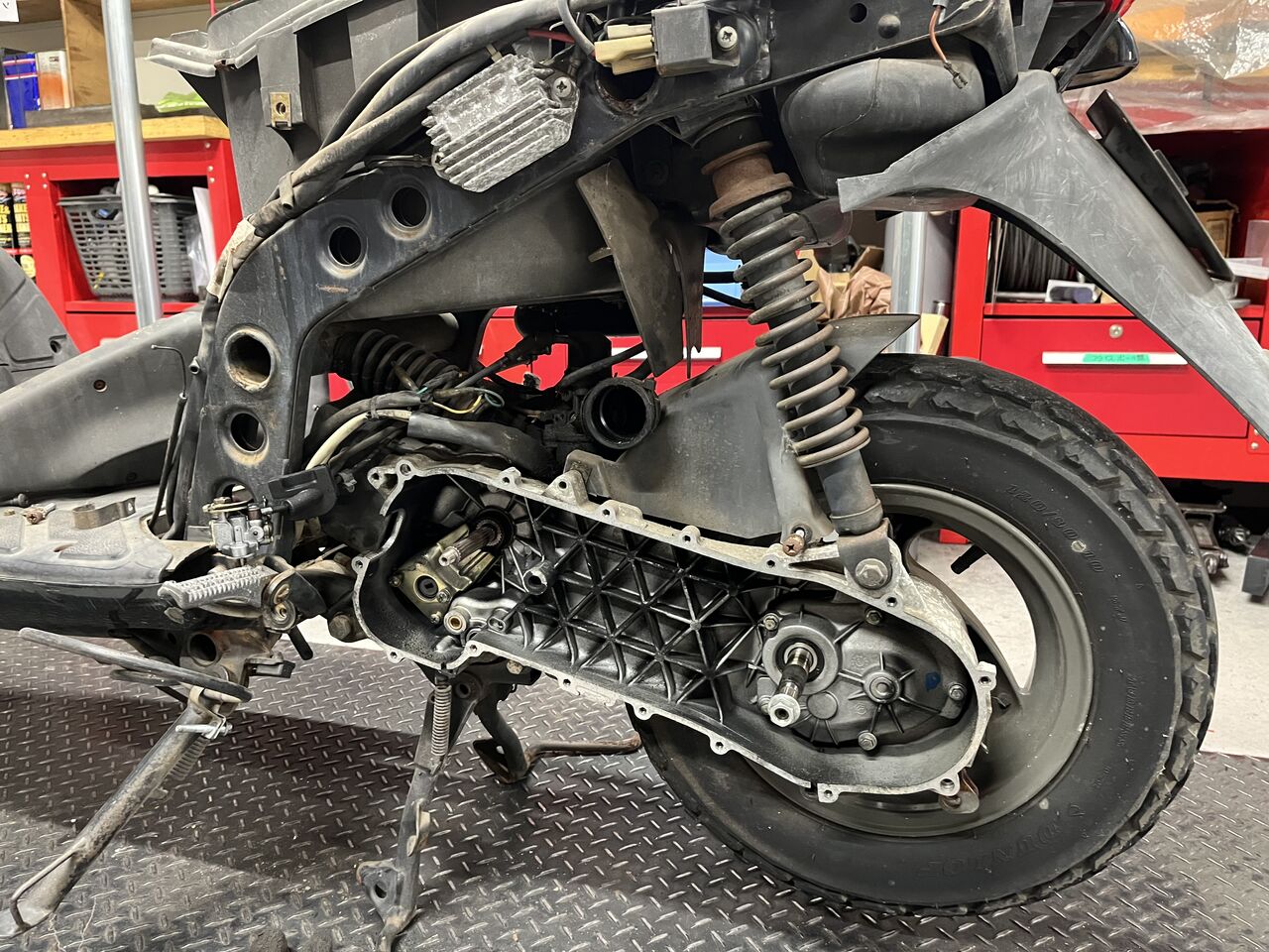 ピアジオ タイフーン50にアプリリア SR125のエンジンスワップです(笑