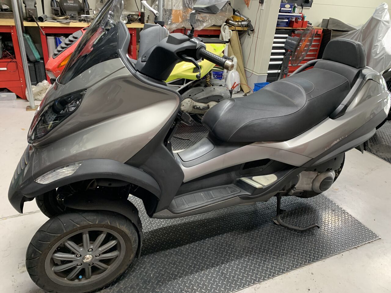 ４台連続のmp3修理 今度は電装系トラブルです バッテリー上がり ﾉd ｼｸｼｸ カスタムバイクショップyon Sign