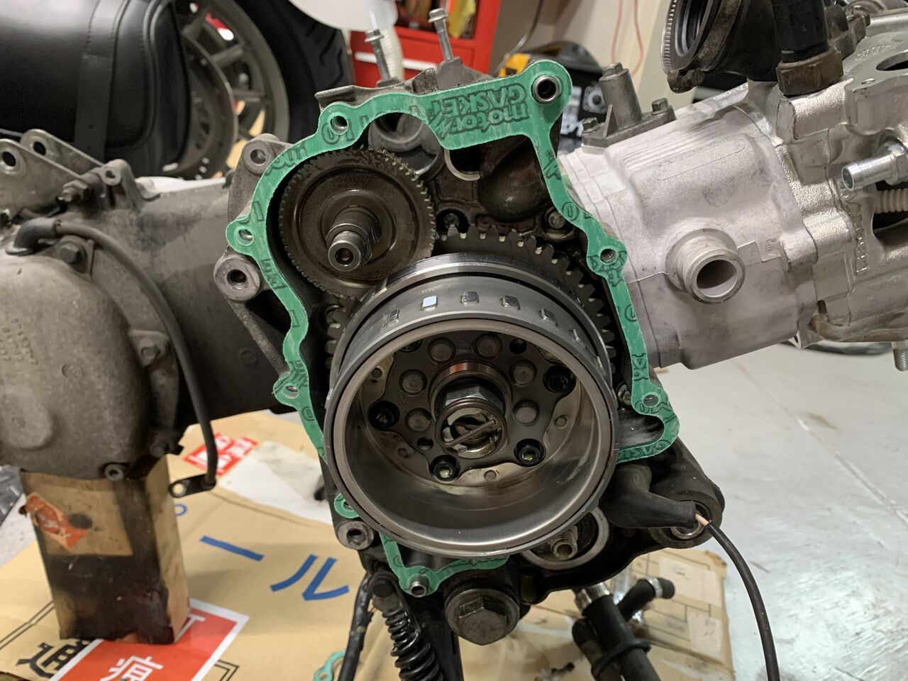 ベスパ Gtv250ie 完成まであと少し ウォーターポンプも交換 カスタムバイクショップyon Sign