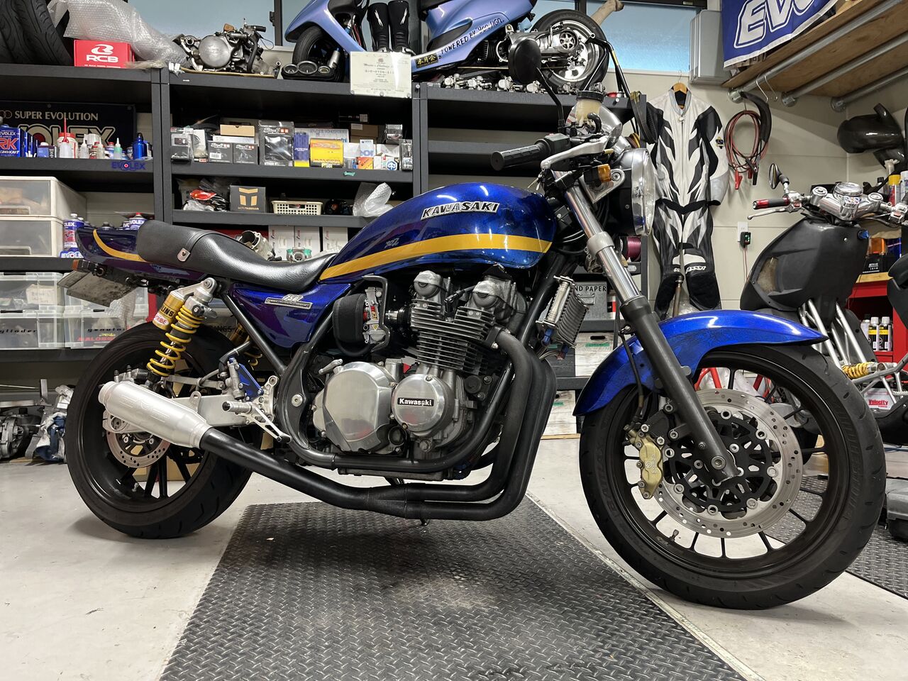 KAWASAKI ゼファー750 Bagus!スイングアーム取付＆その他