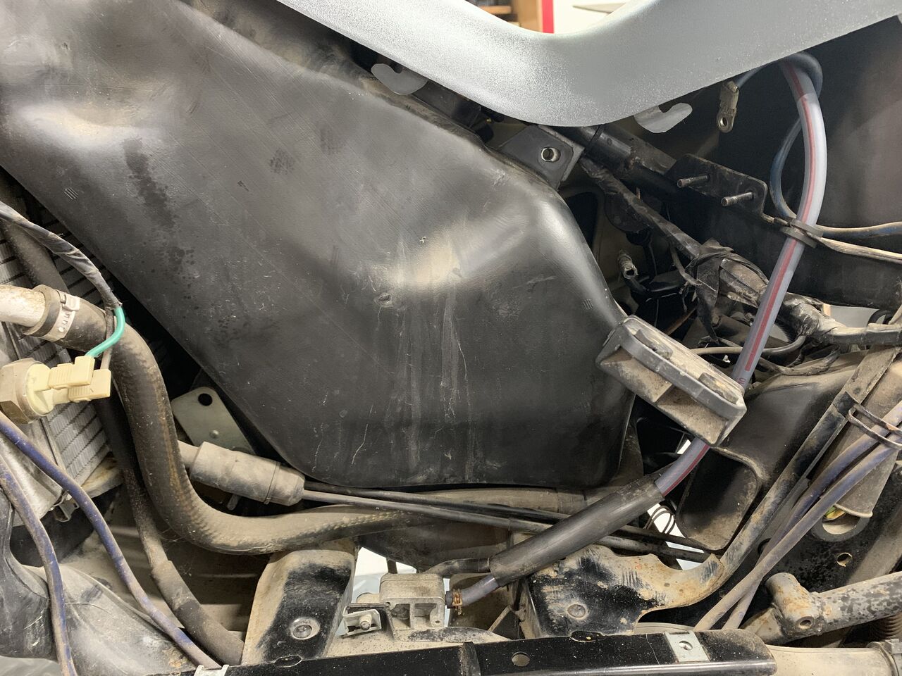 ジレラ ランナーfxr180 ガソリン漏れ修理 サブタンク交換 カスタムバイクショップyon Sign ジレラ ランナーfxr180 ガソリン漏れ修理 サブタンク交換 カスタムバイクショップyon Sign