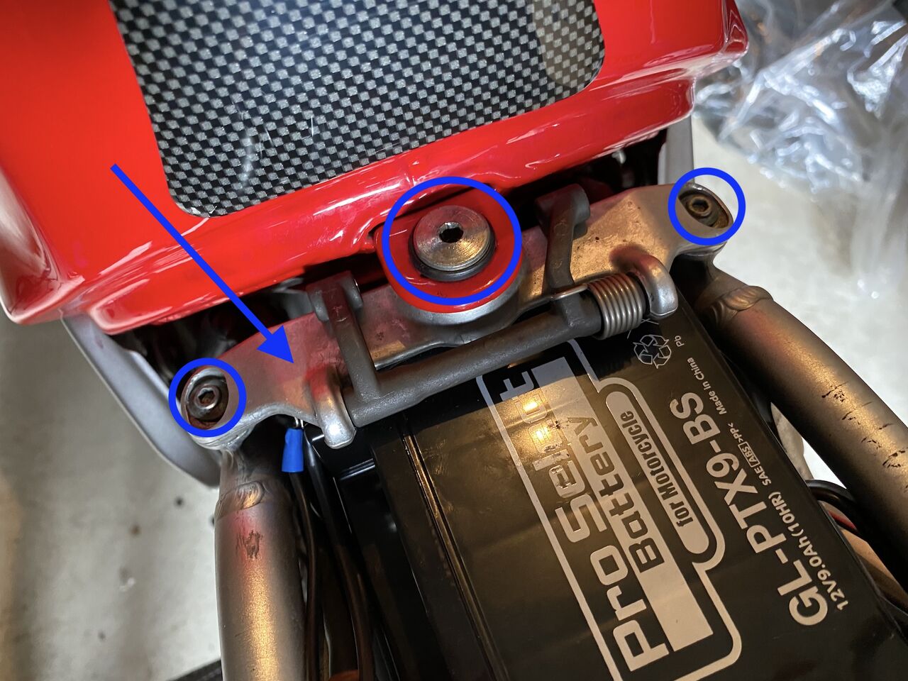 MV AGUSTA F4 750 バッテリー交換 : よんちんの・・・何処行こうか？