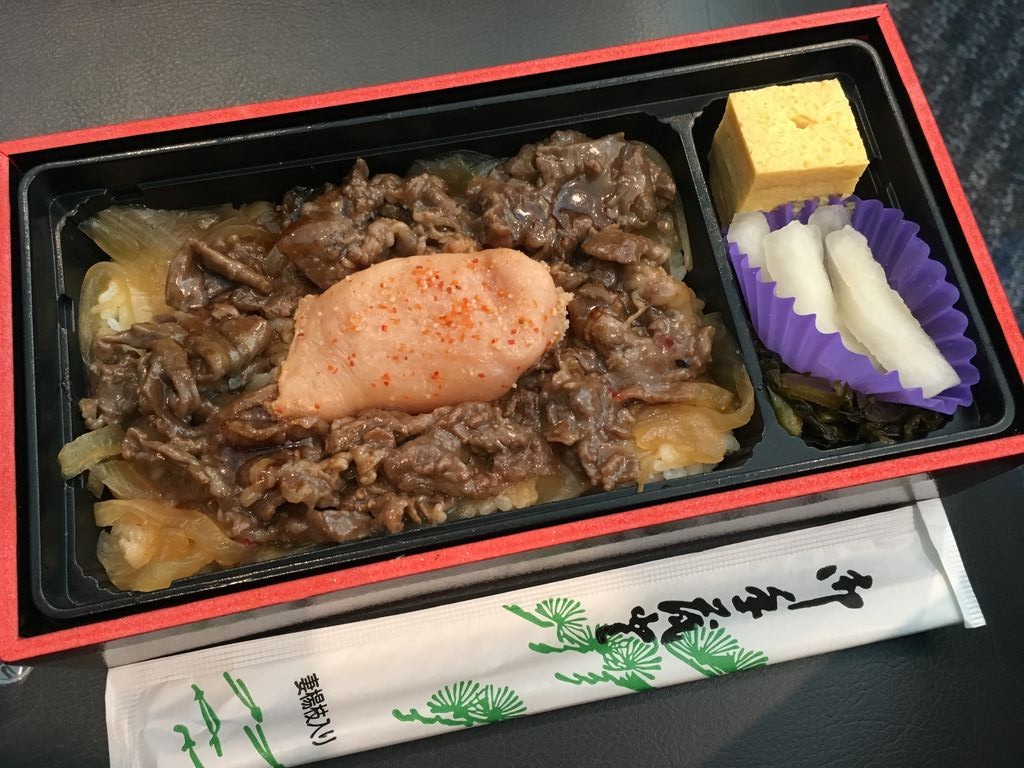 空弁】宮崎牛と博多やまや辛子明太子弁当 : ヨネスケの駅弁！空弁！食べて答弁！！