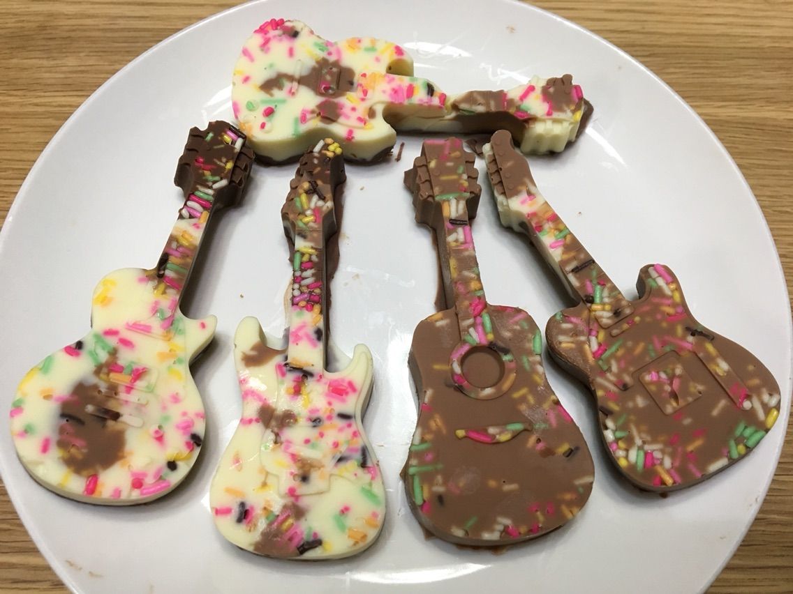 ギターチョコ よねっちマンドリン風来坊