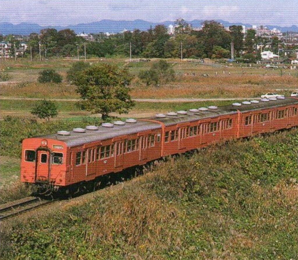 八高線・キハ35系時代 ～時代錯誤の高崎駅3番ホーム～ : 波浪