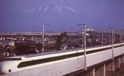 200系_岩手山