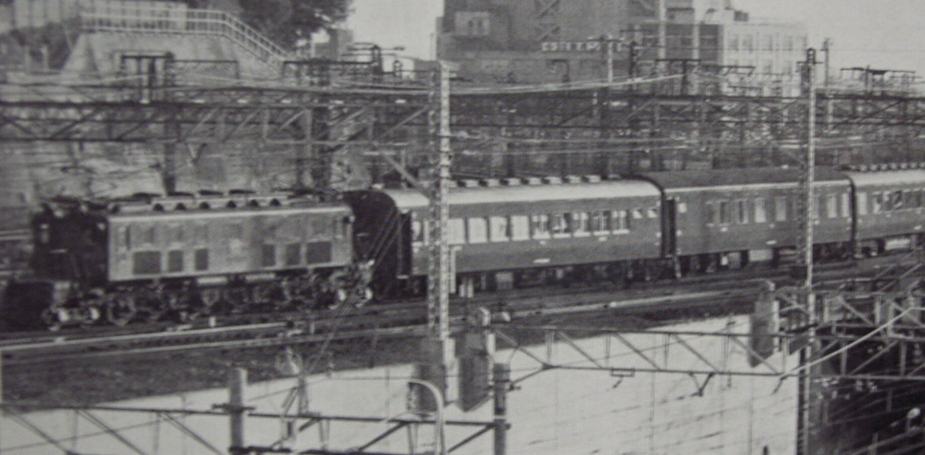 上野発の夜行列車 新星 号 波浪規定の部屋