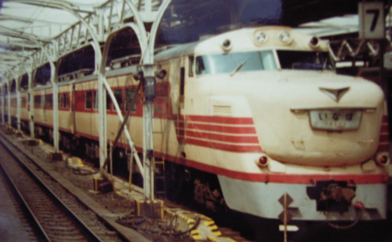 乗車口案内板 特急 いなほ 新潟 号車板 鉄道部品 廃品 放出品 乗車口案内板 特急 いなほ 新潟 号車板 鉄道部品 廃品 放出品